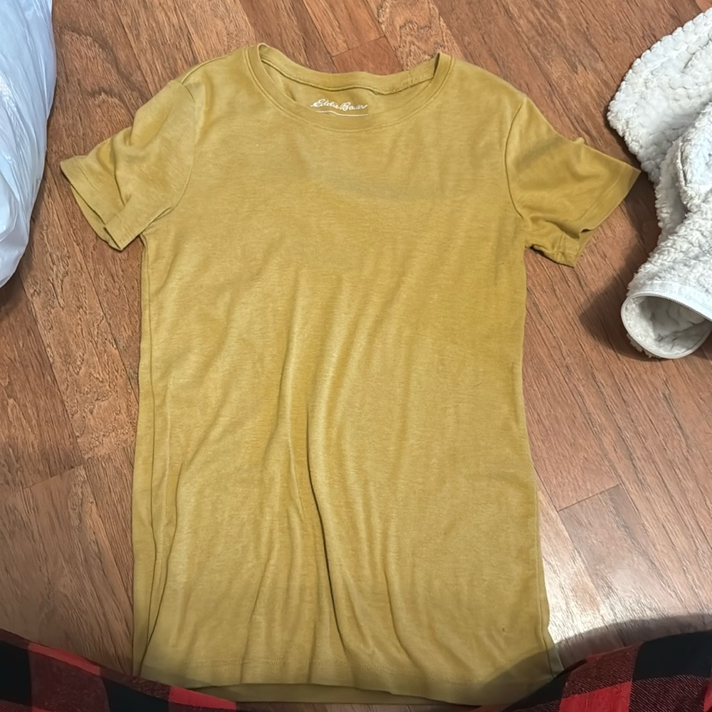 Eddie bauer yellow size medium in good condition!!